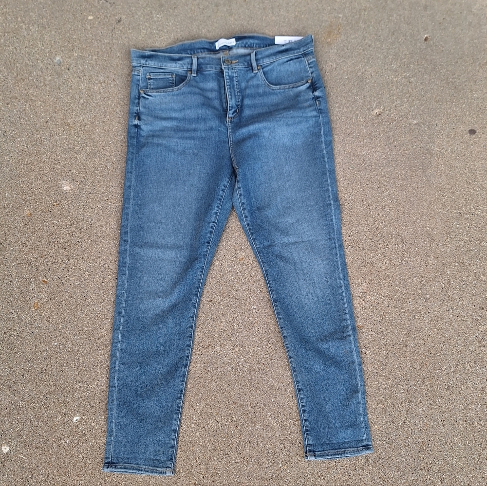 🥀SOLD🥀 NWT LOFT Skinny Crop Jean